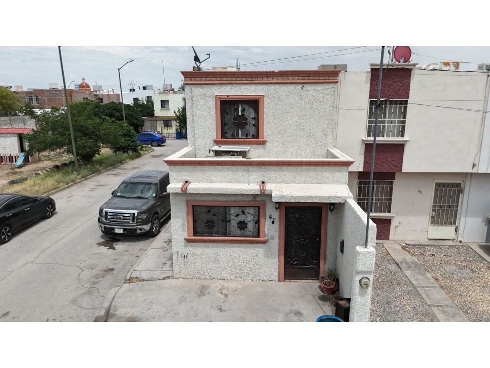 HERMOSA CASA EN PRADERA DORADA! — foto 2
