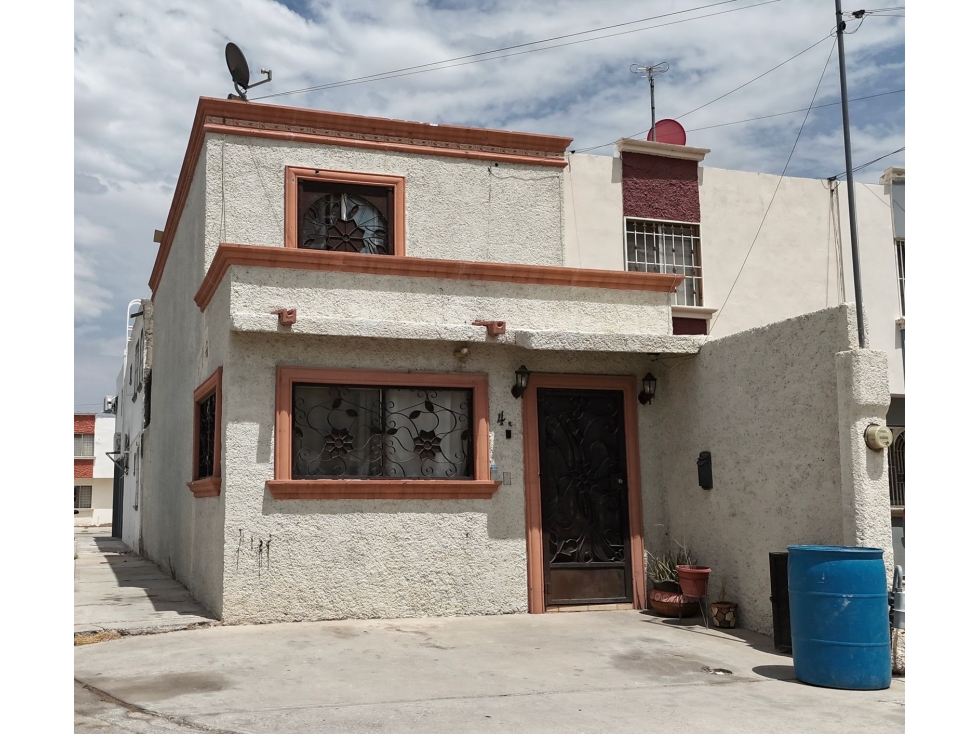 HERMOSA CASA EN PRADERA DORADA!