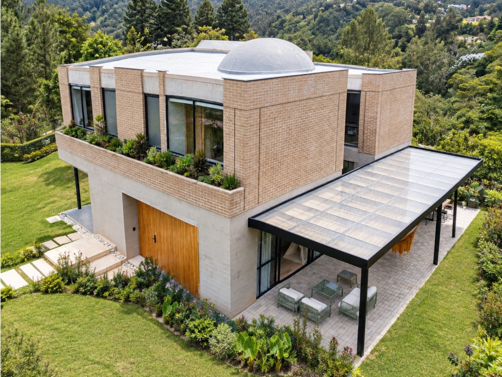 Venta casa de lujo alto del escobero 3 alc + Servicio
