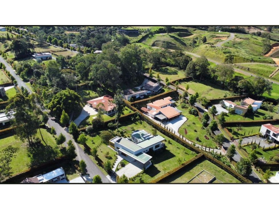 SE VENDE LOTE DE 2561.6 M2 EN PARCELACIÓN EN LA CEJA - 2