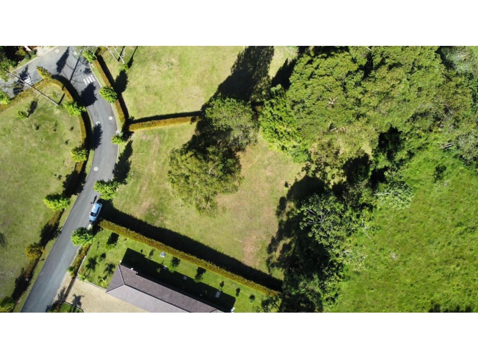SE VENDE LOTE DE 2561.6 M2 EN PARCELACIÓN EN LA CEJA - 3