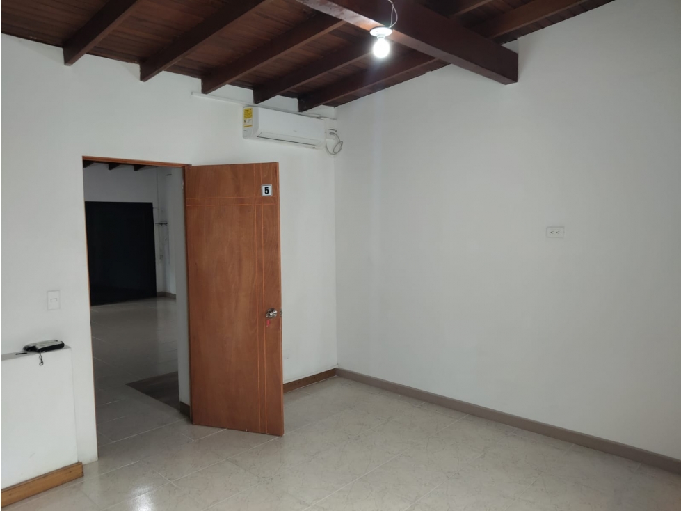 Casa de 250 m2 en venta o arriendo en Laureles cerca a la 70 — foto 4