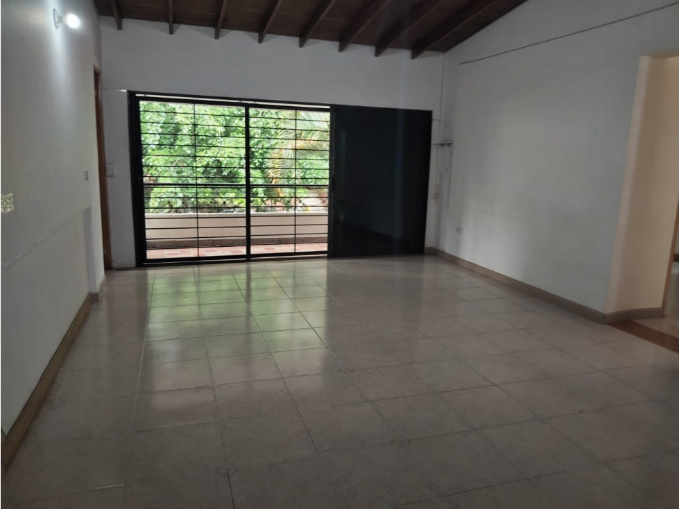Casa de 250 m2 en venta o arriendo en Laureles cerca a la 70
