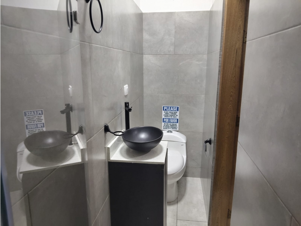 Casa de 250 m2 en venta o arriendo en Laureles cerca a la 70 — foto 6
