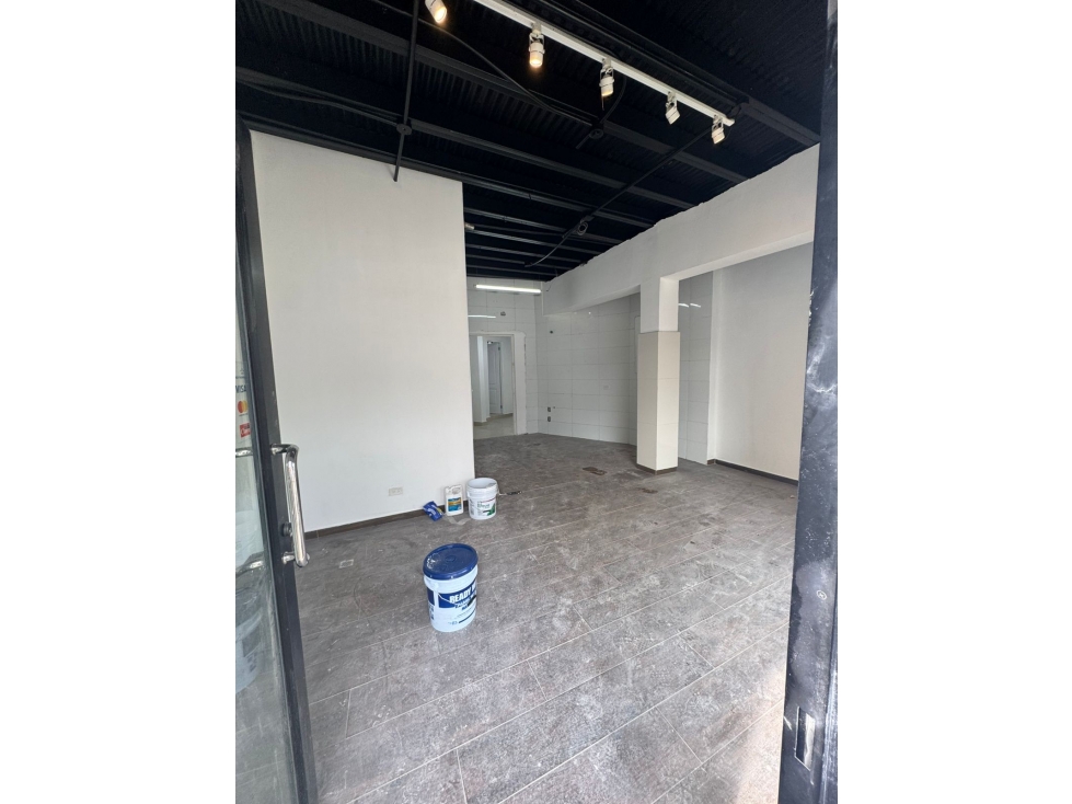 Local comercial en Parque Lefevre - 3