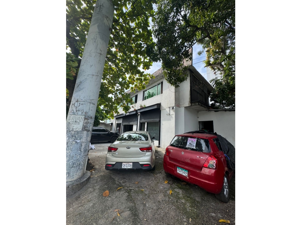 Local comercial en Parque Lefevre - 1
