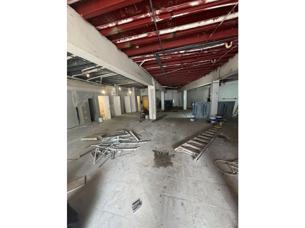 Local comercial en Parque Lefevre - 4