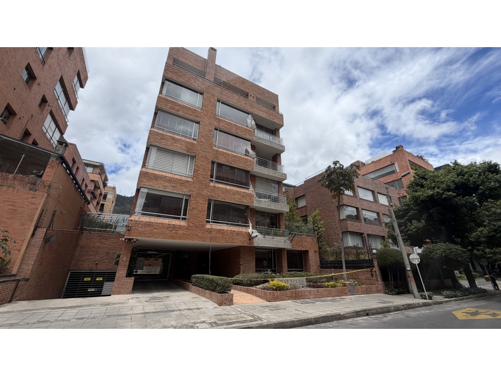 Arriendo Apartaestudio con terraza