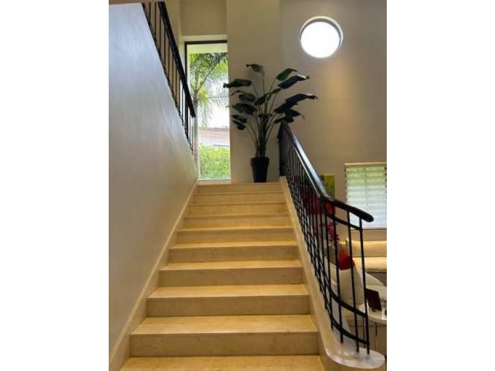 House for Sale in Clayton Fully Remodeled — foto 2