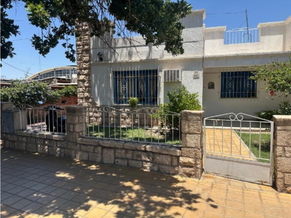 CASA EN VENTA ZONA COMERCIAL - CAPITAL