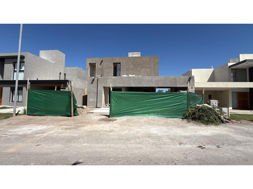 CASA EN VENTA B° PRIVADO LA ERNESTINA - 1