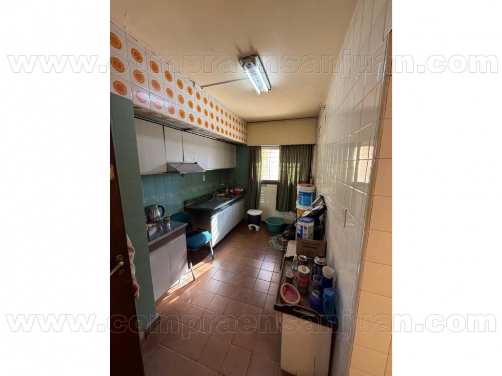 CASA EN VENTA SOBRE AV. HIPOLITO YRIGOYEN - SANTA LUCIA - 3