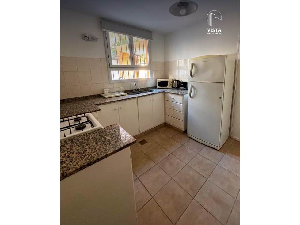 CASA EN ALQUILER EN CONJUNTO RESIDENCIAL PRIVADO - CAPITAL - 4