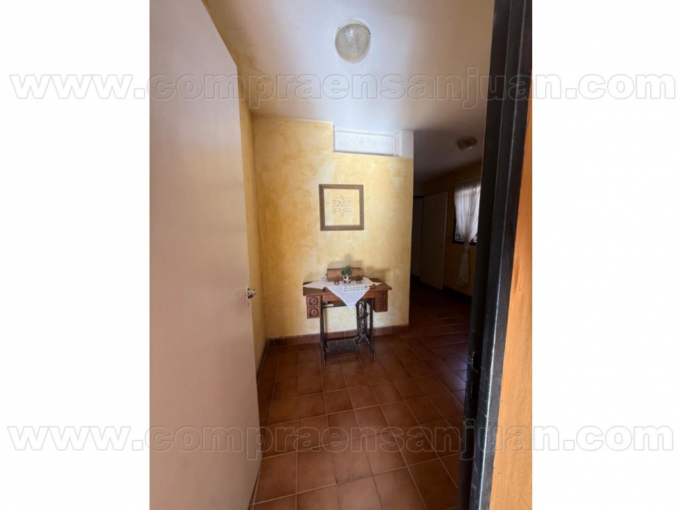 CASA EN VENTA SOBRE AV. HIPOLITO YRIGOYEN - SANTA LUCIA - 4