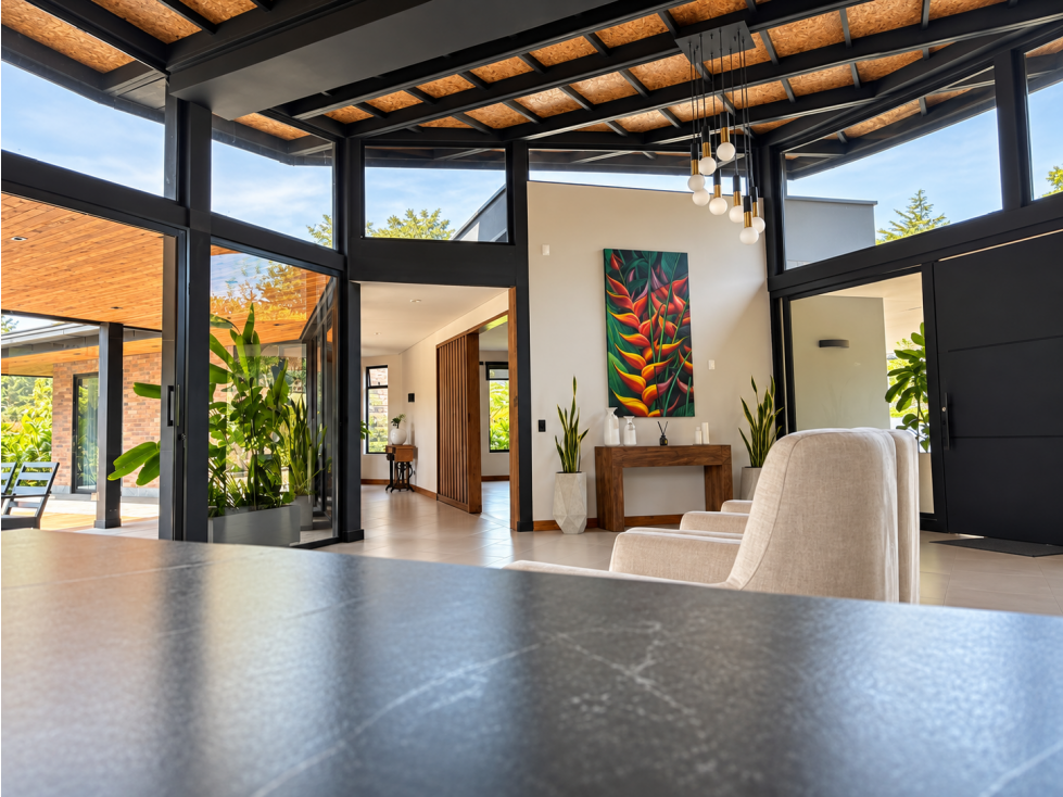 CASA MODERNA, CALIDA Y ACOGEDORA EN EL CARMEN DE VIBORAL - 1