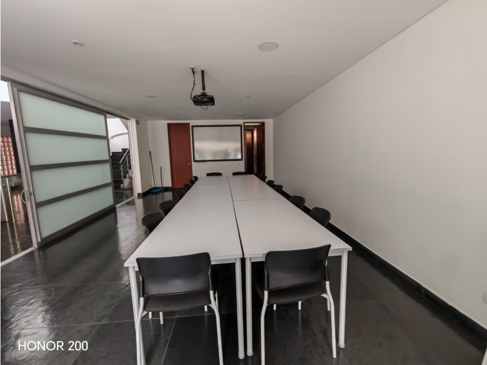 Oficina Premium de 147 m² + 3 Parqueaderos - 2