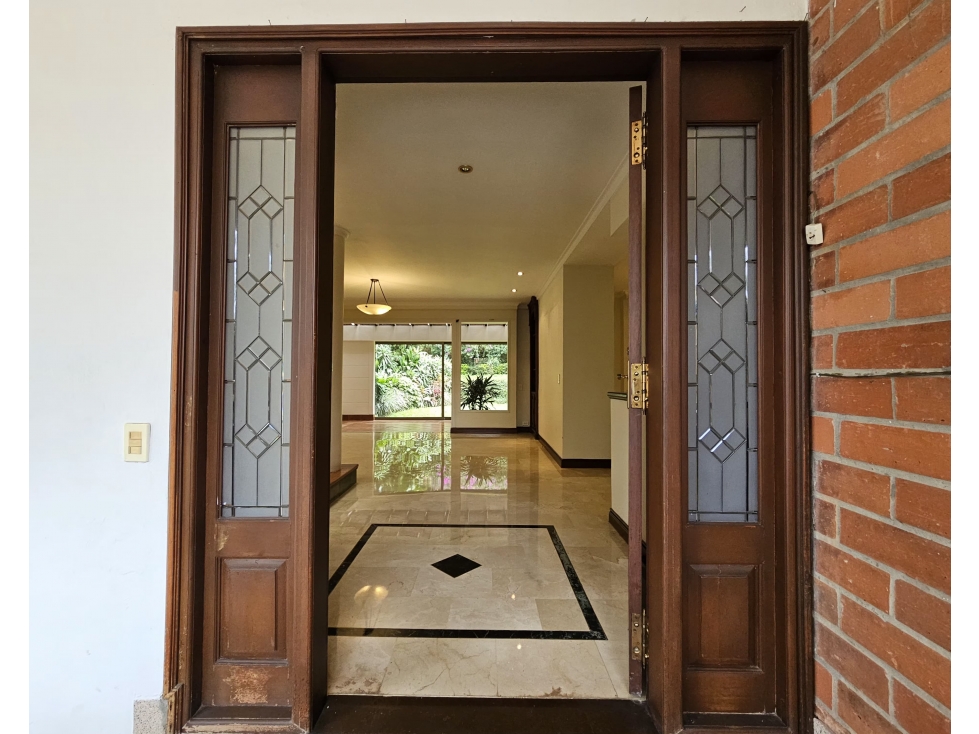 Casa en venta en El Poblado, Medellín — foto 2
