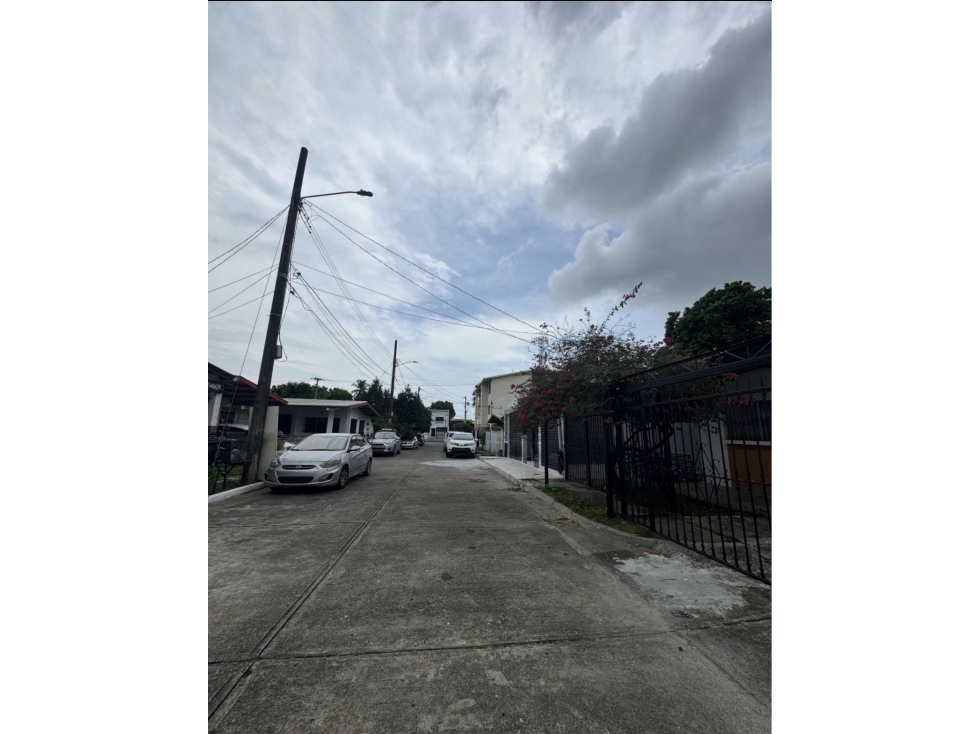 VENTA DE CASA EN PARQUE LEFEVRE — foto 2