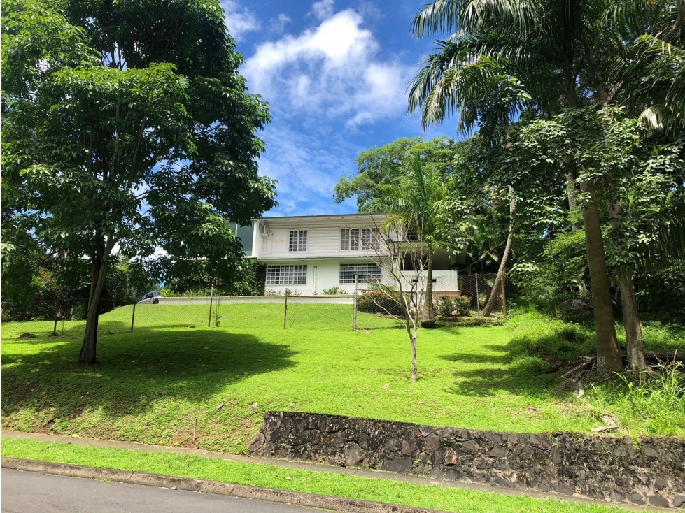 Venta: Residencia en Cerro Ancón | 1,002 m² de Terreno - 2