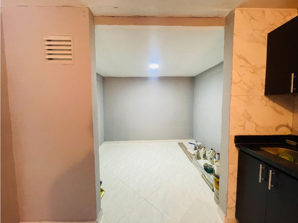 324-Venta de Casa Unifamiliar (3 niveles) en Medellín Sector Guayabal — foto 2