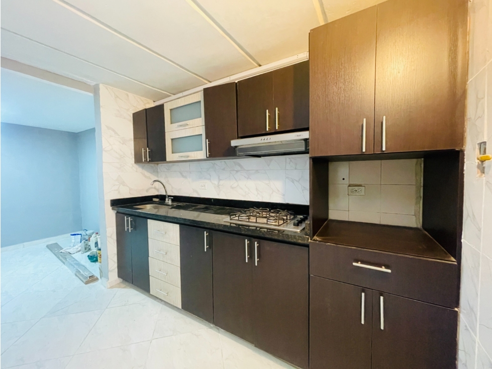 324-Venta de Casa Unifamiliar (3 niveles) en Medellín Sector Guayabal