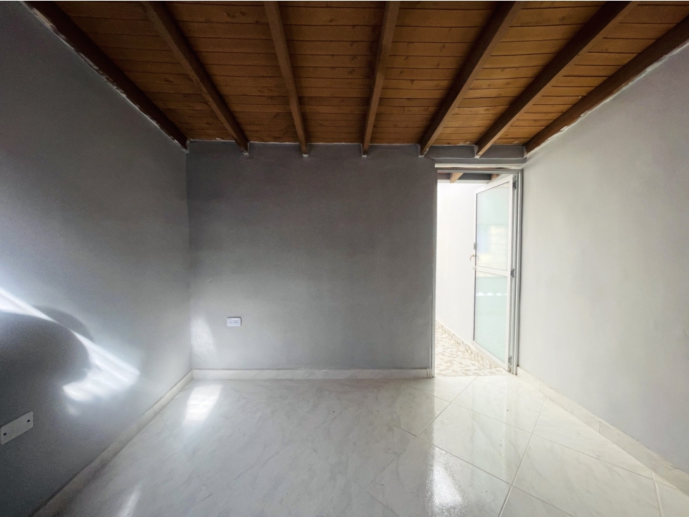 324-Venta de Casa Unifamiliar (3 niveles) en Medellín Sector Guayabal — foto 3
