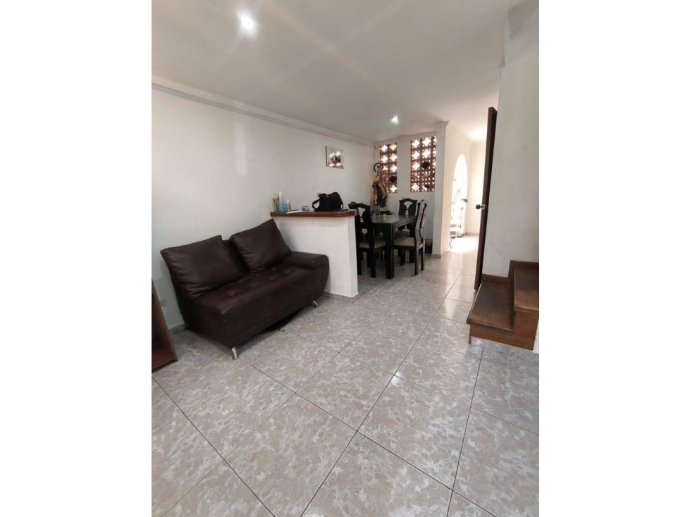 274 - Venta de Casa Unifamiliar 3 niveles en unidad.