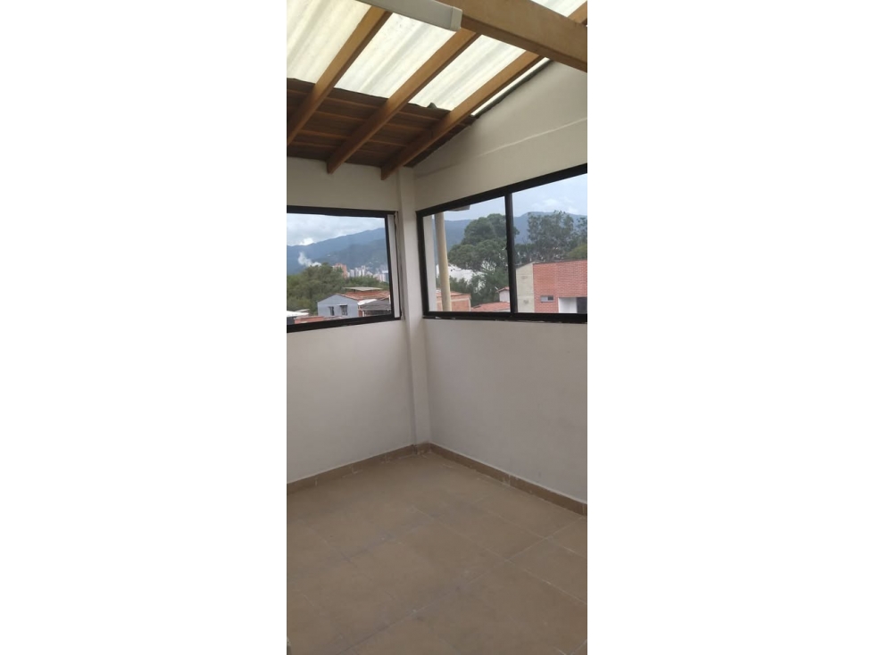 272 - Venta de Apartamento Duplex, Barrio la Pilsen Itagüi — foto 4