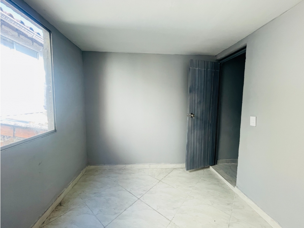 324-Venta de Casa Unifamiliar (3 niveles) en Medellín Sector Guayabal — foto 5