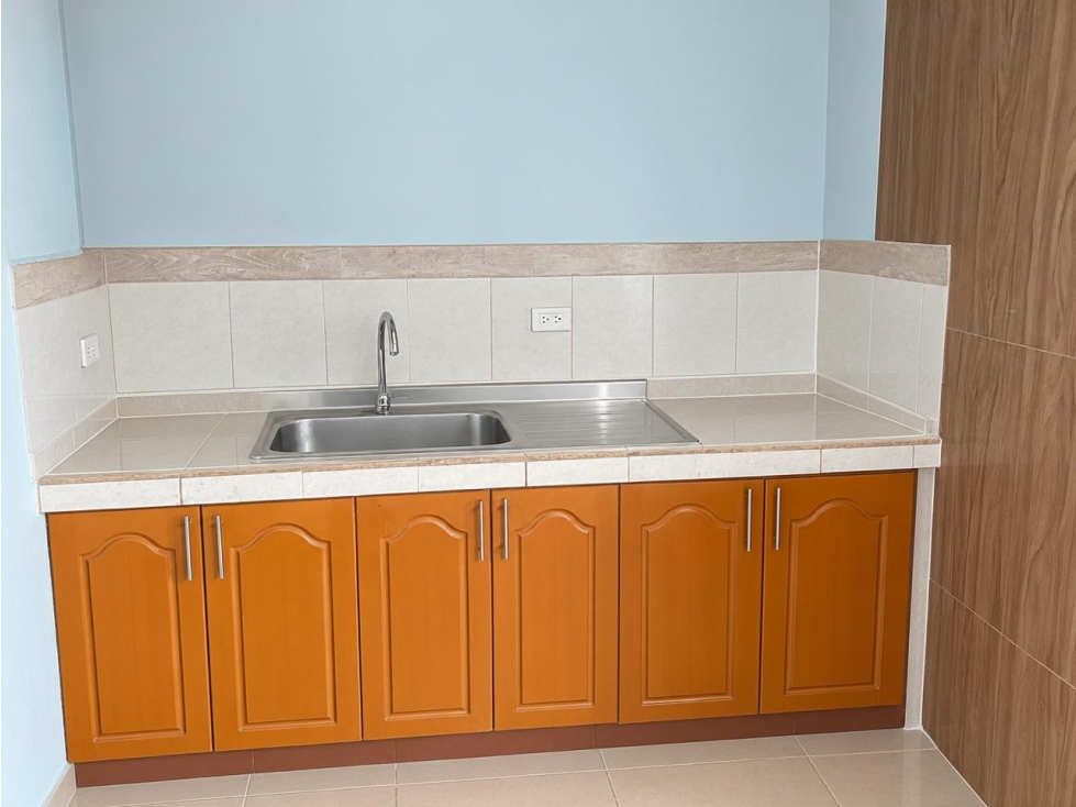 316-Venta de Apartamento en Calatrava Sobre la Vía Principal.