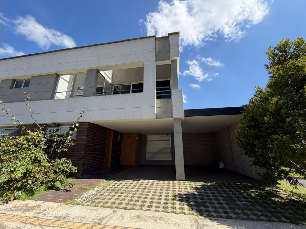 Venta y Alquiler de Casa en unidad Lotus Rionegro