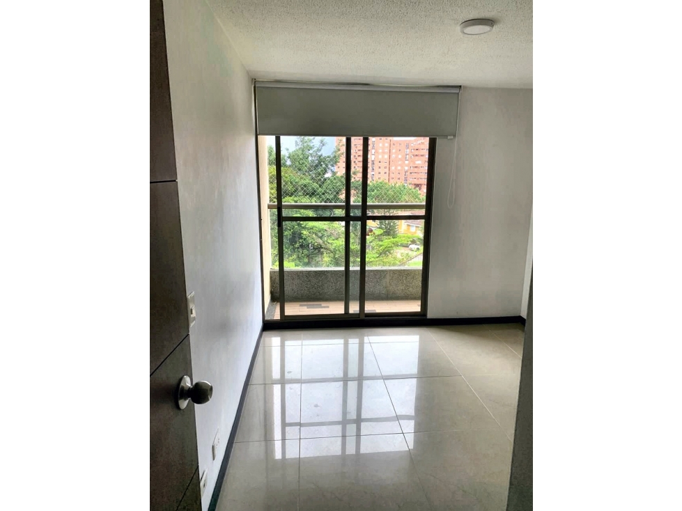Venta de Apartamento de 91 m² en Loma de Los Bernal, Medellin — foto 3