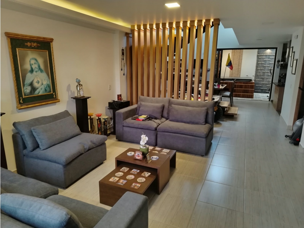 VENTA EXCLUSIVA CASA DE LUJO EN LLANOGRANDE — foto 2