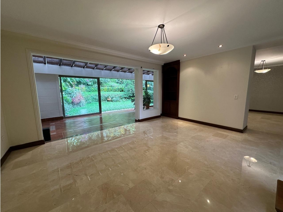 Venta de casa de 2 niveles en los Balsos