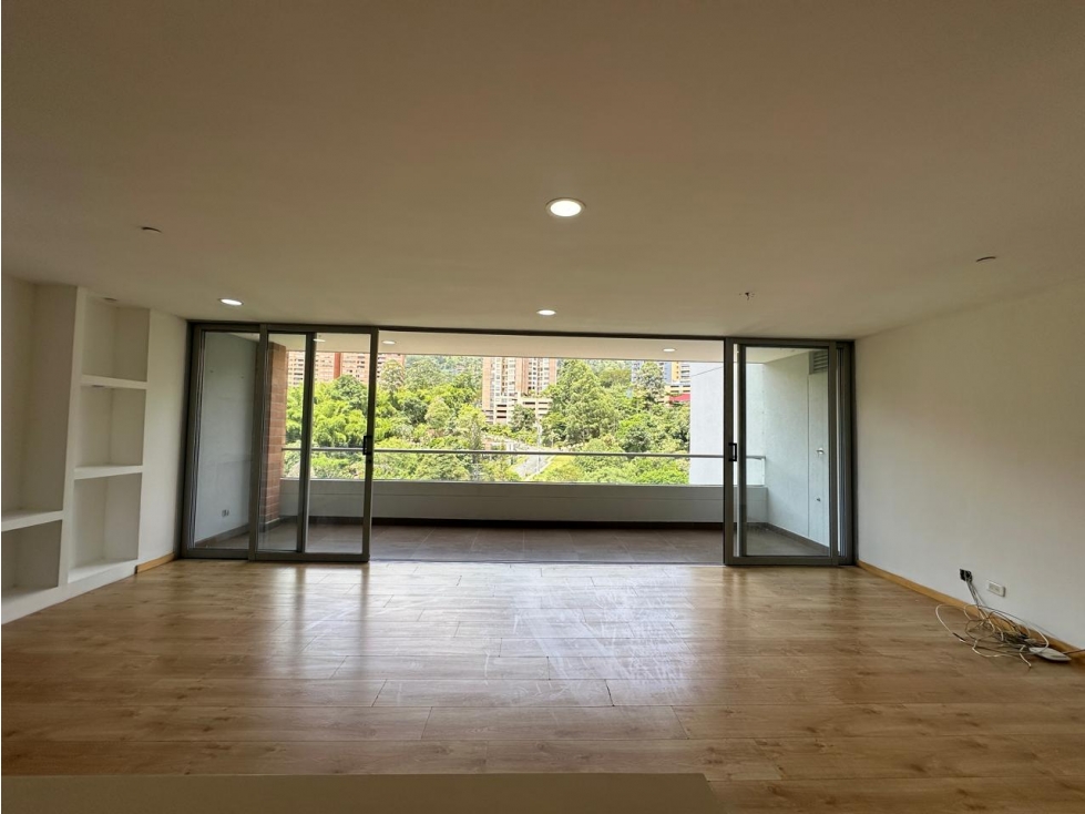 Venta de apartamento en la loma de las brujas, vista verde