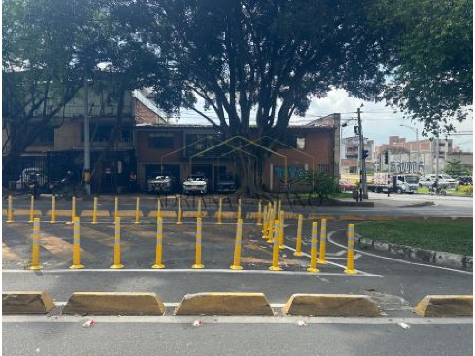 Venta de casa-lote comercial en la 80 con Colombia: Calazans - 2