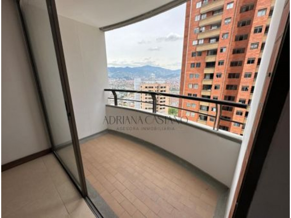 Venta de apartamento en sector San Diego, parcialmente remodelado — foto 6