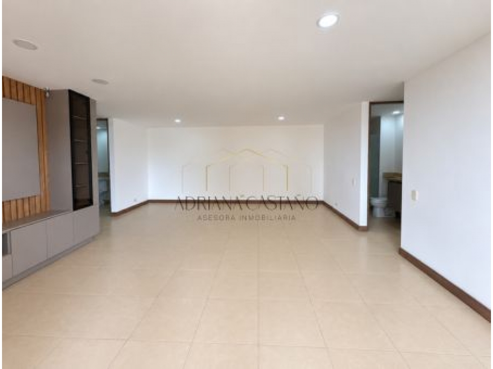 Venta de apartamento en sector San Diego, parcialmente remodelado — foto 2