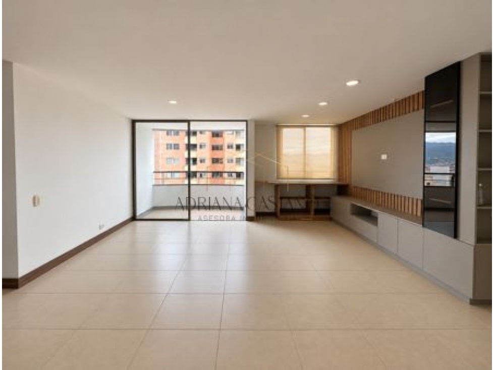 Venta de apartamento en sector San Diego, parcialmente remodelado — foto 3