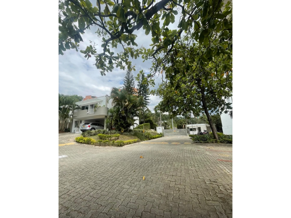 VENDO APARTAMENTO POBLADO SAN LUCAS