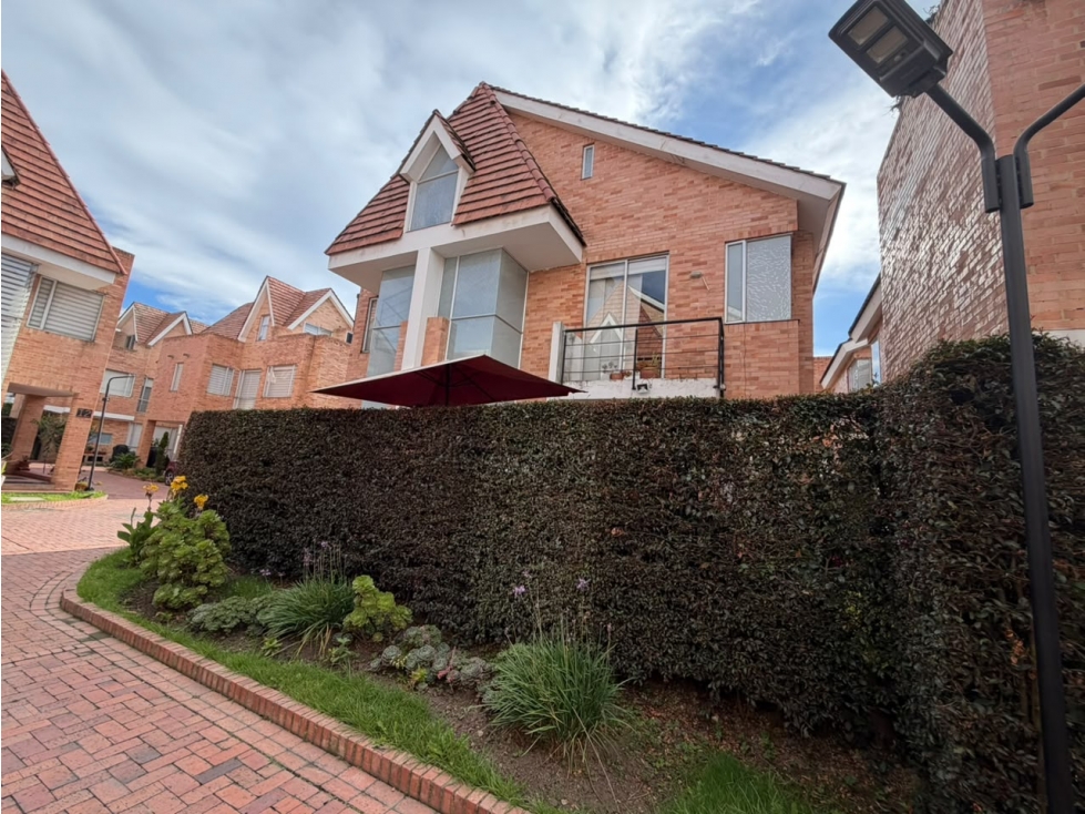 VENDO ESPECTACULAR CASA CHIA