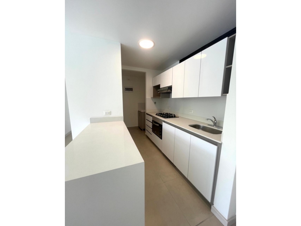 ARRIENDO APARTAMENTO POBLADO CASTROPOL — foto 2