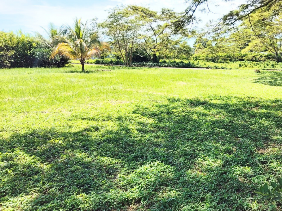 BRO venta de lote en Condominio Santafiora 1.400 m2 - 3