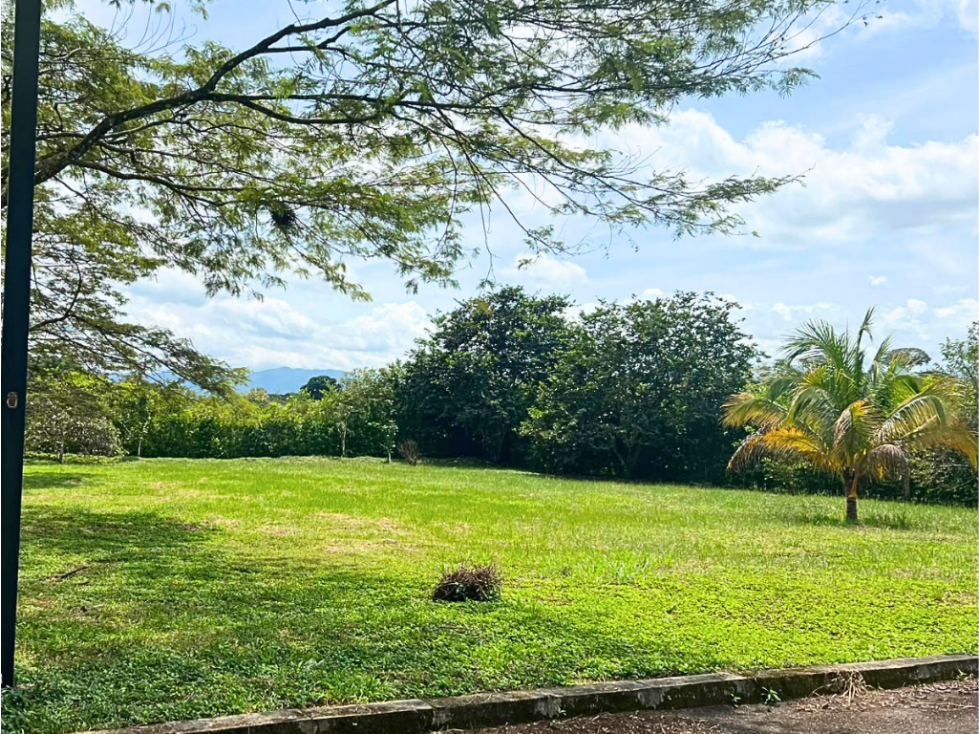 BRO venta de lote en Condominio Santafiora 1.400 m2 - 4