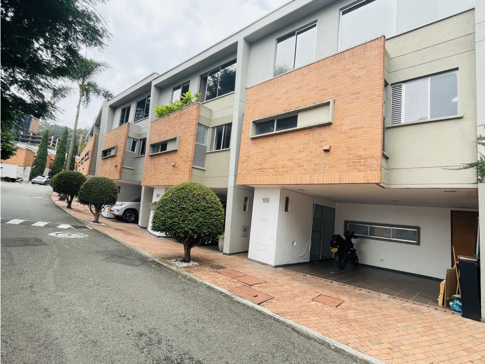 CASA EN VENTA EN EL POBLADO - ALTOS DEL POBLADO (M)