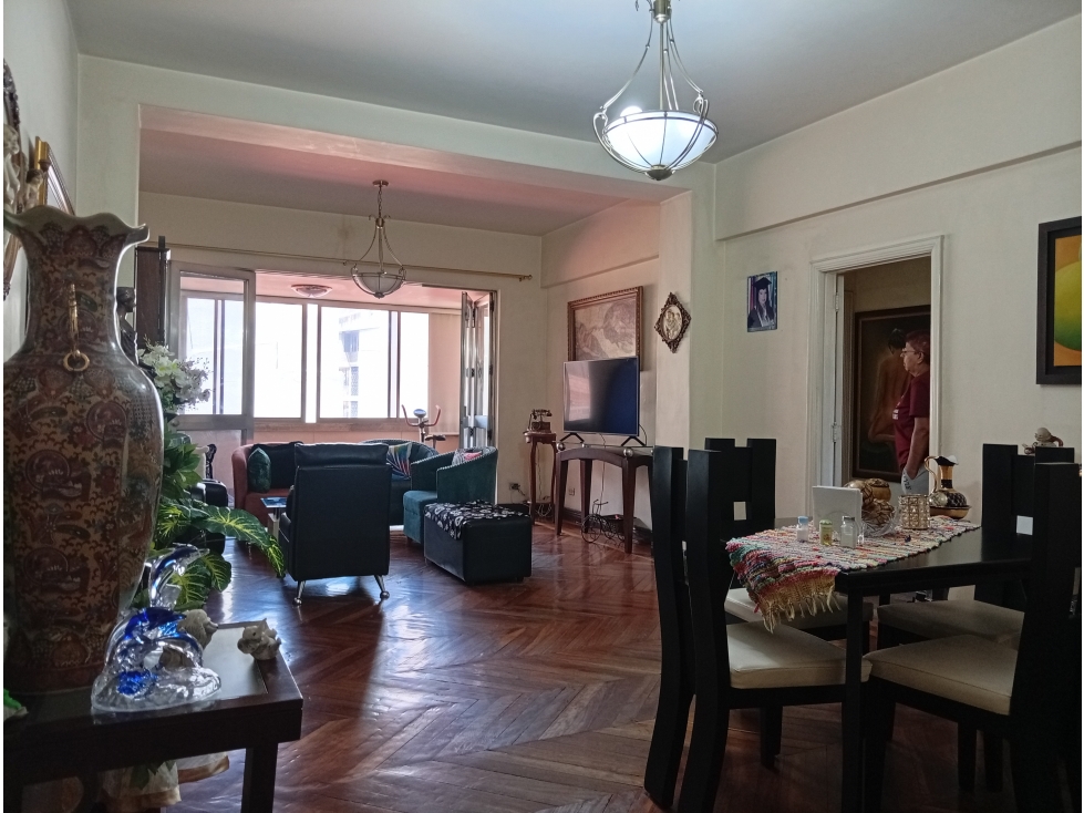 Amplio Apartamento en Venta en El Centro De Medellín