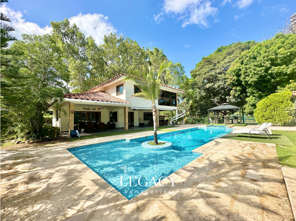 Casa con piscina en venta Coronado Golf