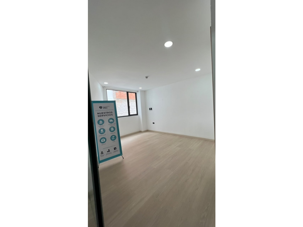 OFICINA DE 19 m² EN RENTA SECTOR CORPORATIVO DE CUENCA