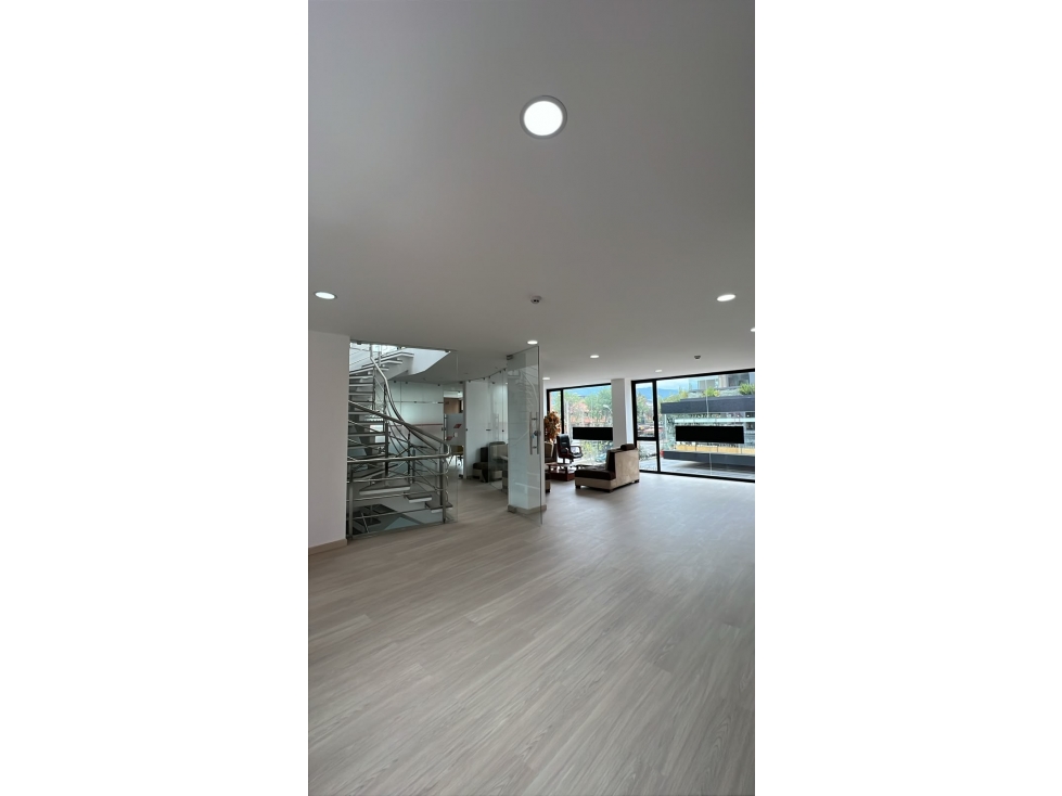ÚLTIMOS 73m² DISPONIBLES EN EXCLUSIVA ZONA CORPORATIVA DE CUENCA — foto 2