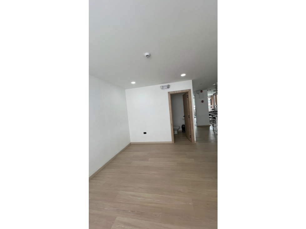 OFICINA DE 19 m² EN RENTA SECTOR CORPORATIVO DE CUENCA — foto 3